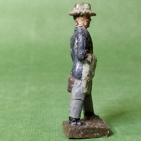 mand med hat skæg og jakke mappe i hånden frakke over armen gammel Lineol Germany figur